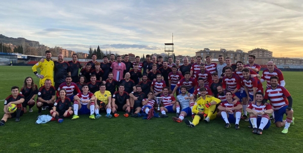 Los participantes del evento posan en la Ciudad Deportiva