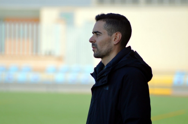 Rafa Márquez, entrenador del Montefrío CF, durante un partido (J. PALMA)