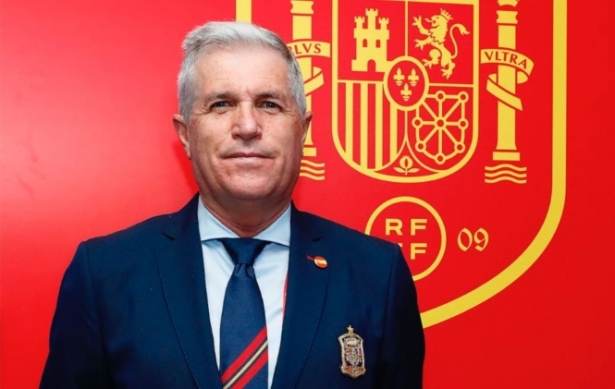 José Manuel Molina Maza promociona a la selección absoluta (RFAF)