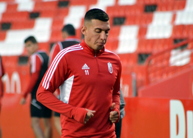 Uzuni, en un entrenamiento anterior con el Granada en `Los Cármenes` (JAVIER PALMA)