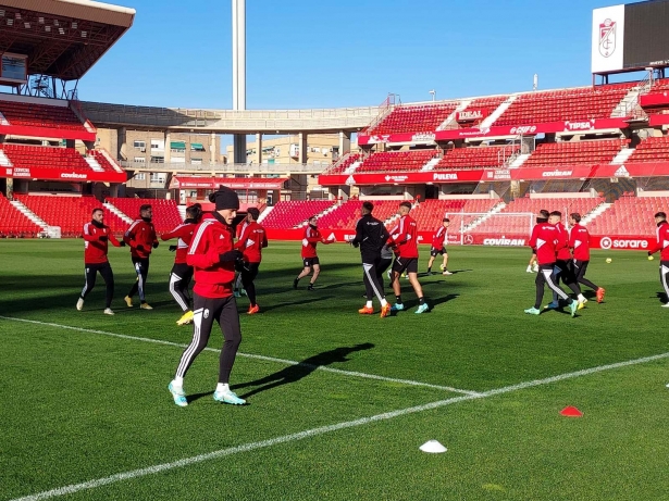 Imagen del entrenamiento de este sábado en `Los Cármenes` (FRAN CALVO)
