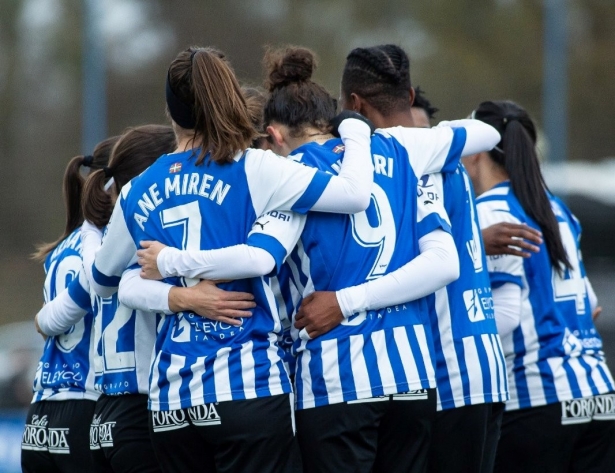 Las jugadoras del Alavés celebran uno de los goles marcados ante el Valencia (DEPORTIVO ALAVÉS)