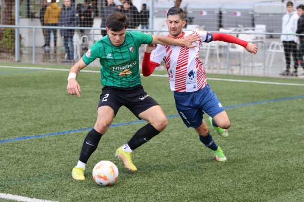 Lance del derbi entre el Arenas y el Huétor Vega en el Municipal (JOSÉ ANDRÉS FERNÁNDEZ / ARENAS DE ARMILLA)