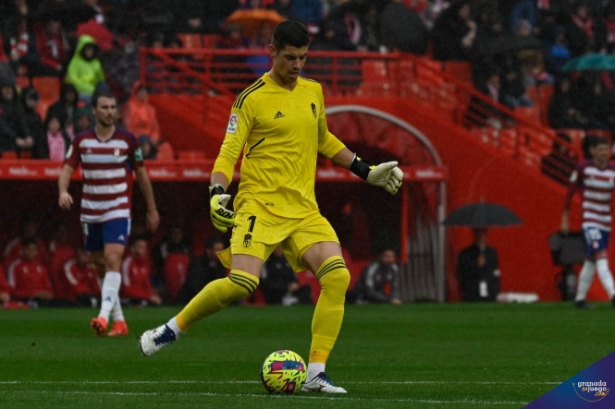 Raúl Fernández fue el mejor del Granada CF (JOSÉ M. BALDOMERO) 