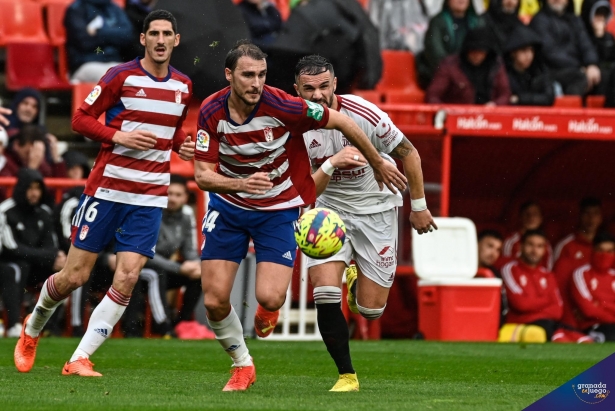 Ignasi Miquel, durante el partido ante el Cartagena (JOSÉ M. BALDOMERO)