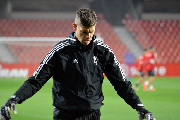 Raúl Fernández, en un entrenamiento con el Granada (JAVIER PALMA)