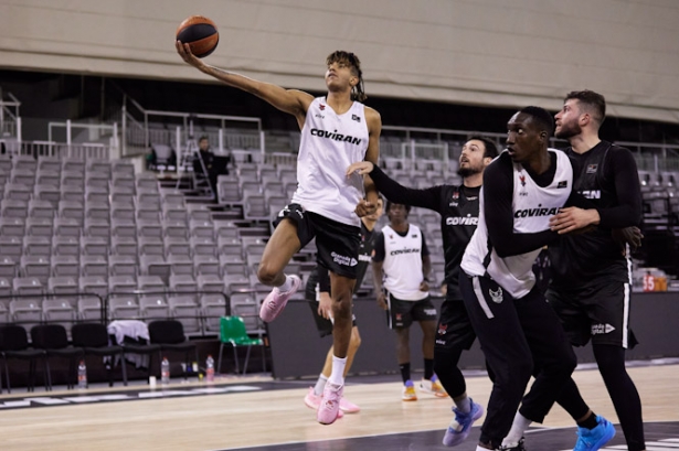 Michael Caicedo durante su primer entrenamiento (FERMÍN RODRÍGUEZ / FUNDACION-CBG) 