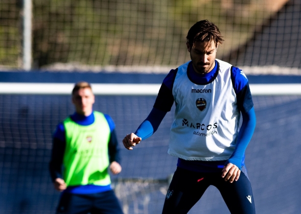 Campaña, en un entrenamiento con el Levante esta semana (LEVANTE UD)