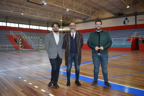 Borja Ortega junto a Salustiano Ureña y Juan José Martínez en el pabellón municipal de Deportes de Albolote (AYUNTAMIENTO DE ALBOLOTE)