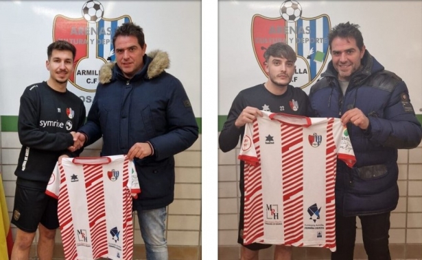 Castillo (izq.) y Manu Molina (der.) posan junto al presidente Fermín Criado (ARENAS DE ARMILLA)