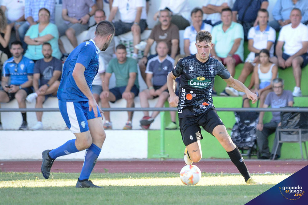 Huétor Tájar y Maracena ya se vieron las caras en la Ciudad Deportiva en la primera vuelta (J. M. BALDOMERO) Huétor Tájar y Maracena ya se vieron las caras en la Ciudad Deportiva en la primera vuelta (J. M. BALDOMERO)
