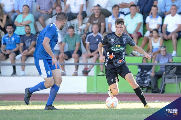 Huétor Tájar y Maracena ya se vieron las caras en la Ciudad Deportiva en la primera vuelta (J. M. BALDOMERO)