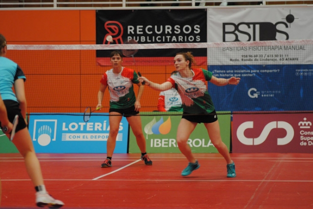 Imagen del partido (BÁDMINTON GRANADA)