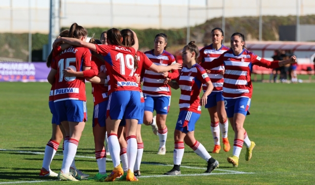 Las jugadoras del Granada celebran el gol de Noe ante el Albacete (JOSÉ ANDRÉS FERNÁNDEZ)