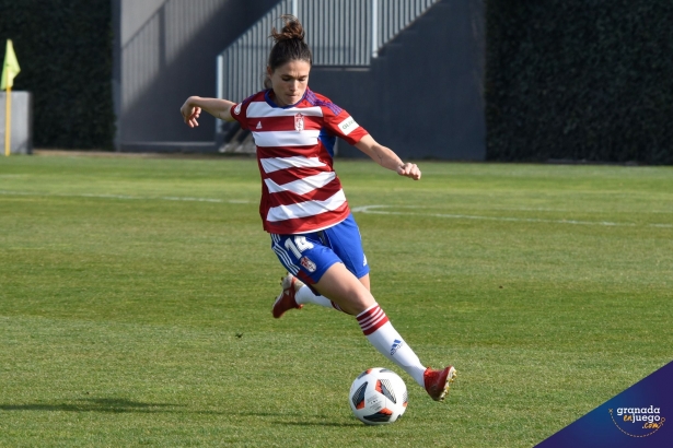 Gaste, en un partido con el Granada Femenino (JOSÉ M. BALDOMERO)