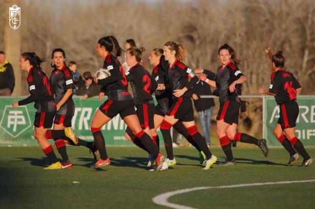 Las jugadoras del Granada Femenino celebran el gol de Noe ante el Córdoba (GCF)