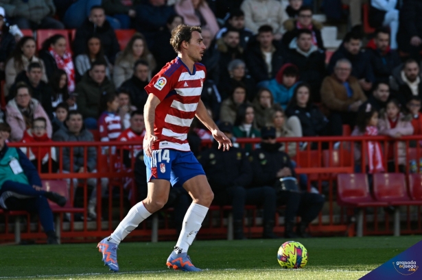 Ignasi Miquel, en un lance ante el Andorra (JOSÉ M. BALDOMERO)