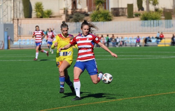 María Macías, en un lance del partido ante el Juan Grande (JOSÉ ANDRÉS FERNÁNDEZ)