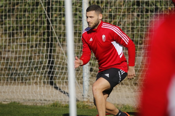 Weissman, en su primer entrenamiento con el Granada (GCF)