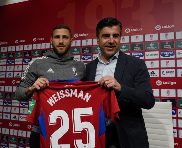 Nico Rodríguez, junto a Shon Weissman en la presentación del israelí (JOSÉ VELASCO)