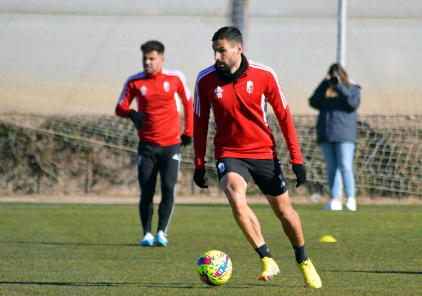 Puertas, en un entrenamiento con el Granada (JAVIER PALMA)