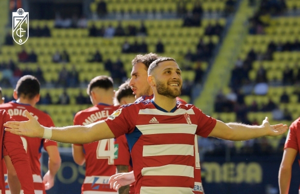 Weissman celebra su primer gol con la elástica nazarí, a los cuatro minutos de comenzar el duelo en Villarreal (PEPE VILLOSLADA / GCF)