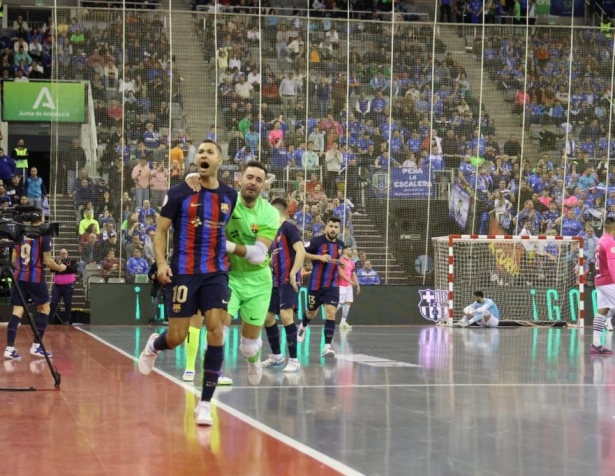 Pito celebra el tercer gol ante Viña Albali Valdepeñas (JOSÉ ANDRÉS FERNÁNDEZ)