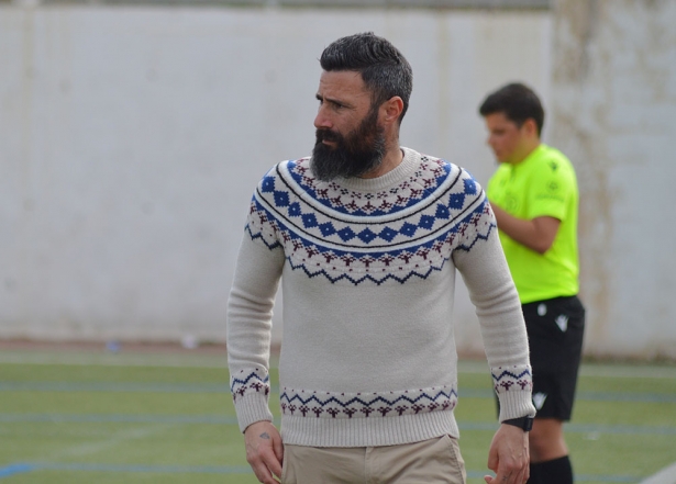 Rafa Payán, entrenador de la UD Maracena, en el último encuentro en casa (J. PALMA)
