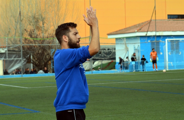 Borja Bardera, entrenador del CF Motril, en el derbi jugado en Maracena (J. PALMA)