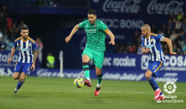 Lance del partido entre la Ponferradina y el Levante (LALIGA)