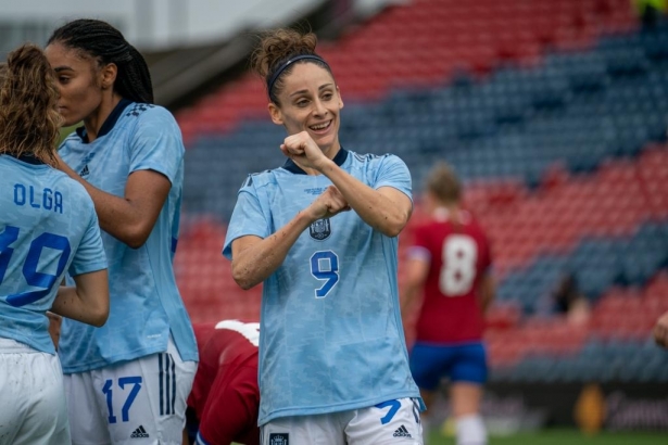 Esther celebra un gol con España en la Copa de Naciones (RFEF)
