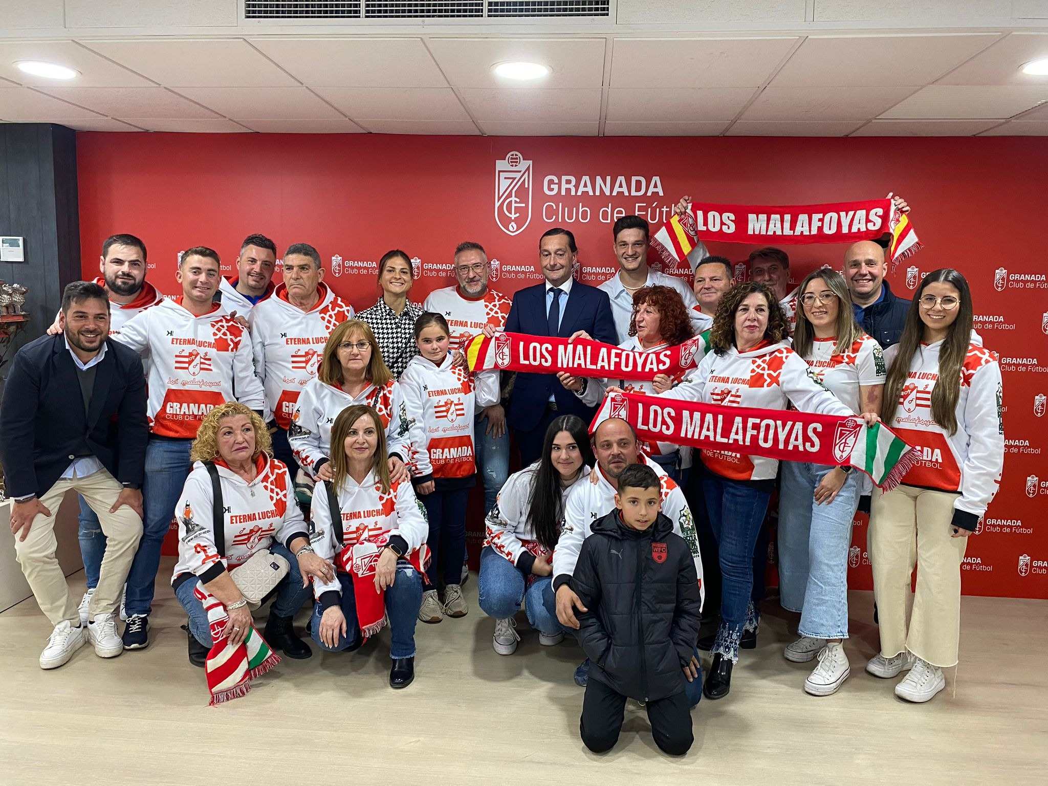 Miembros de la Peña `Los Malafoyas`, junto a García Amado, Miguel Rubio, Laura Pérez y Antonio Viola (PEÑA LOS MALAFOYAS) Miembros de la Peña `Los Malafoyas`, junto a García Amado, Miguel Rubio, Laura Pérez y Antonio Viola (PEÑA LOS MALAFOYAS)