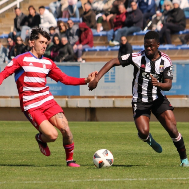 Julito presiona a Djaka (FC CARTAGENA CANTERA) 