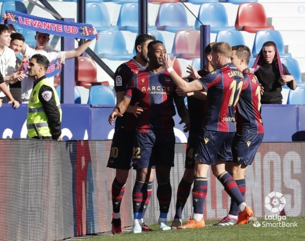Los jugadores del Levante celebran uno de los goles contra el Lugo (LALIGA)