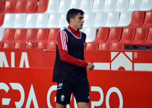 Soro, durante un entrenamiento en `Los Cármenes` (JAVIER PALMA)