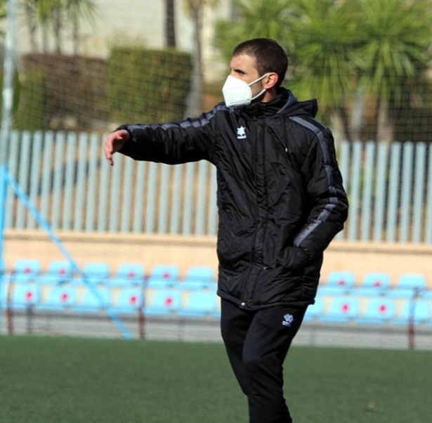 El entrenador del cadete División de Honor del Atarfe Industrial, Andrés Barrio (ENCARNI QUESADA) 