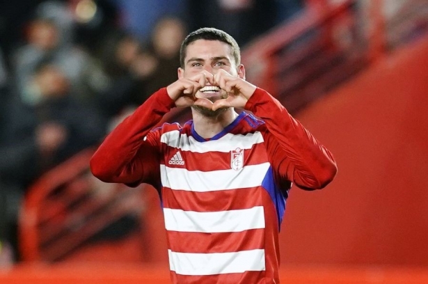 Sergio Ruiz dedica su gol ante el Málaga (LALIGA)