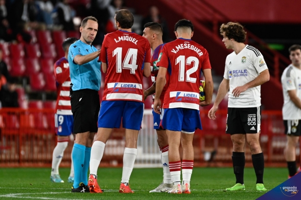 Gorsotegui fernández, durante el Granada - Burgos de la primera vuelta (JOSÉ M. BALDOMERO)