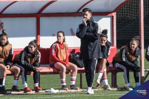 El entrenador del Granada CF Femenino, Roger Lamesa (JOSÉ VELASCO)
