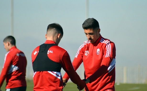 Miki Bosh, que debutó en Burgos con el primer equipo, durante un entrenamiento (J. PALMA)