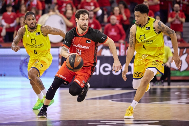 Cristian Díaz juega en ataque (FERMÍN RODRÍGUEZ / FUNDACION-CBG) 