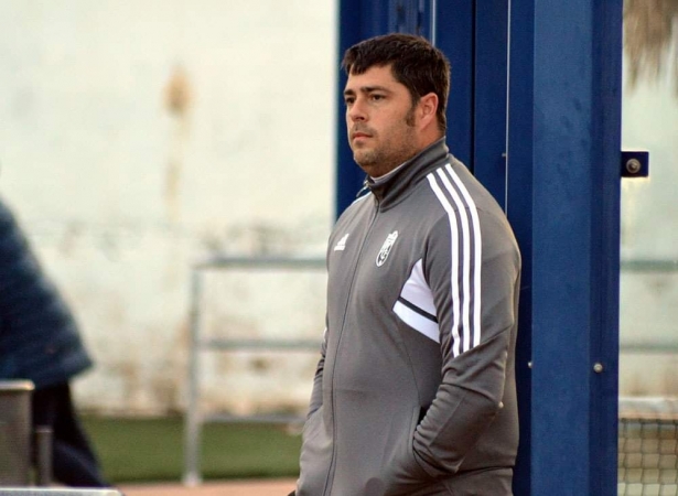 El entrenador del FC Cubillas, Rafa Callejas (J. PALMA) 