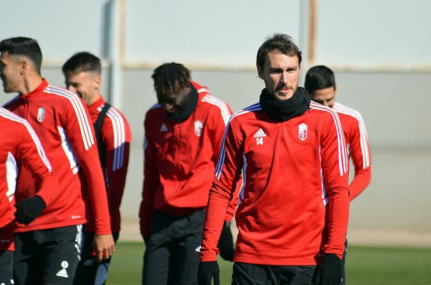 Ignasi Miquel en un entrenamiento con el Granada (PALMA)