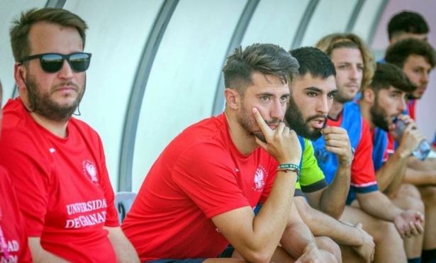 Luis del Moral y Esteban Ruíz en el banquillo (DEPORTES UGR)