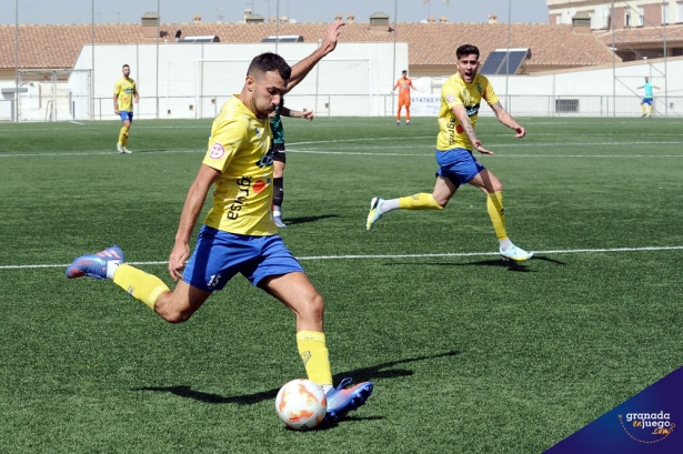 El CD Huétor Tájar recibirá este sábado al Huracán Melilla (JOSÉ M. BALDOMERO)