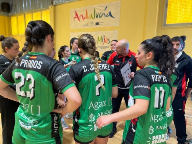 Pablo Perea da instrucciones durante un tiempo muerto (FUNDACIÓN BM GRANADA) 