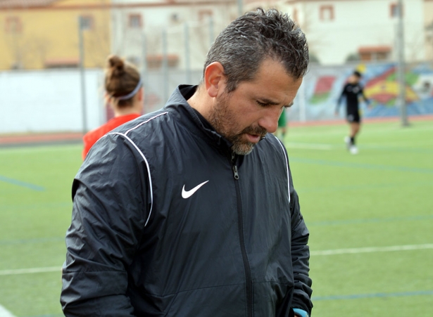 El entrenador del Atarfe Industrial juvenil, Johny Prieto (J. PALMA)