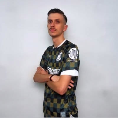 Fran Moreno con la camiseta de su nuevo equipo 