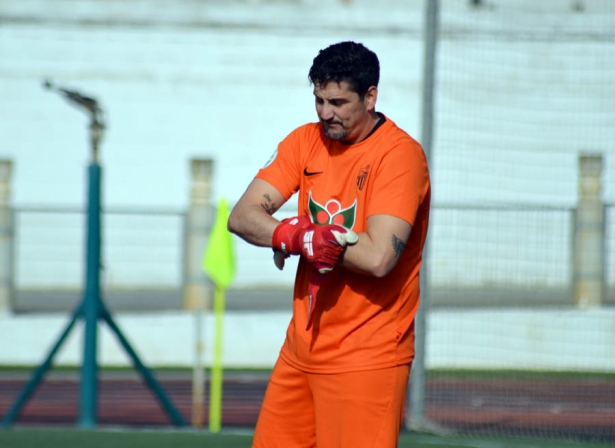 Darío en un partido con el conjunto atarfeño (J. PALMA)