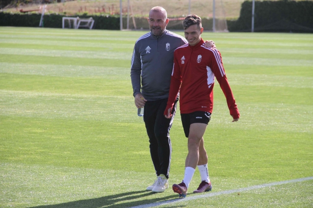 Paco López junto a Bryan (AZCOYTIA)